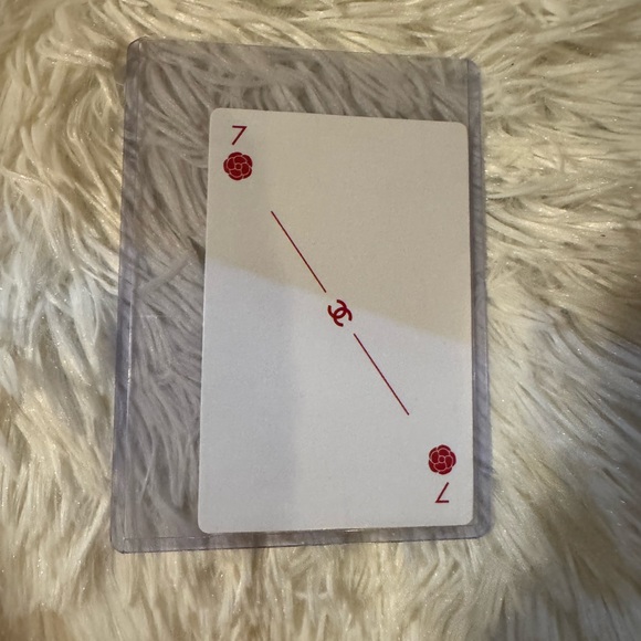 Chanel playing card 7 Camellia - Picture 2 of 2
